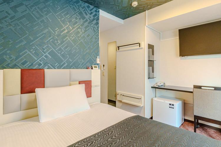 スタンダードルーム(1名利用) 広さ:13平米 / ベッド幅:140cm×1台