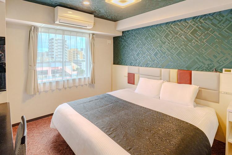 キングベッドルーム 広さ:13平米 / ベッド幅:180cm×1台