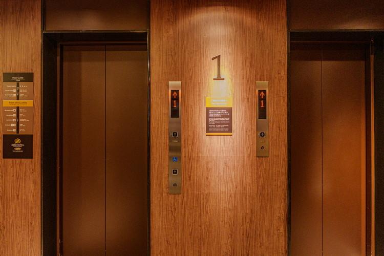 エレベーター前