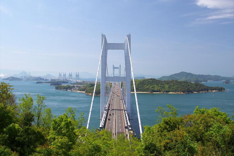 写真提供：岡山県観光連盟　鷲羽山・瀬戸大橋