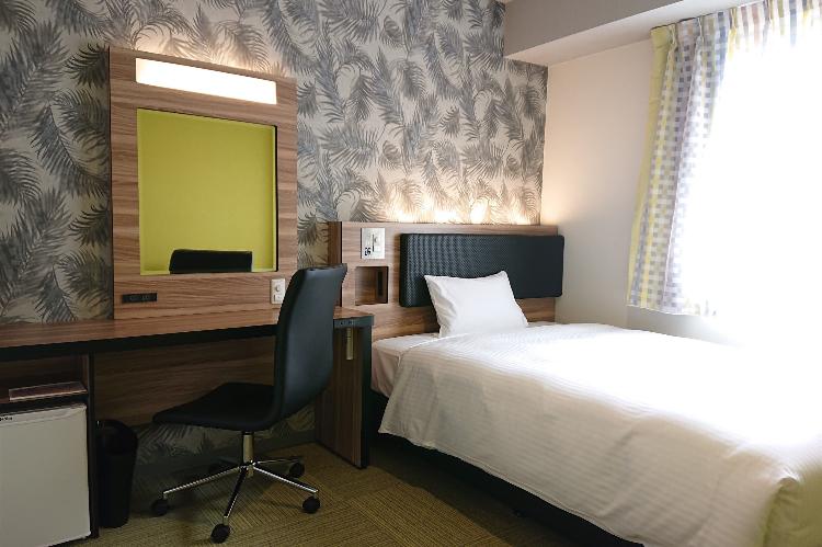 シングルルーム/ベッドサイズ140cm■2名1室利用の場合は、ワンベッド2名利用