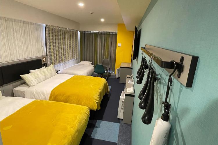 ツインB+エキストラベッド(最大5名様まで利用可)■3〜4名利用の場合はダブルベッド1台に2名利用