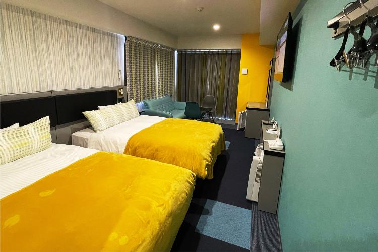 ツインB+エキストラベッド(最大5名様まで利用可)■3〜4名利用の場合はダブルベッド1台に2名利用