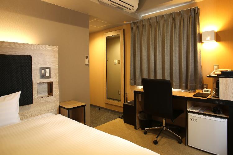 シングルルーム■16平米■140cmダブルベッド■2名1室利用の場合は、ワンベッド2名利用