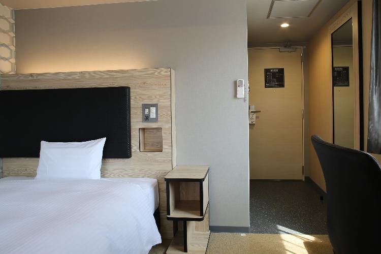 シングルルーム■16平米■140cmダブルベッド■2名1室利用の場合は、ワンベッド2名利用