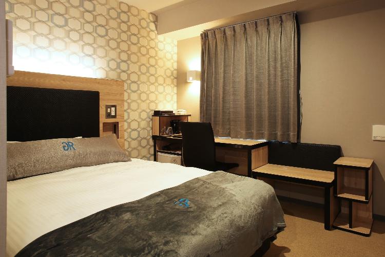 プレミアムルーム■18平米■140cmダブルベッド■2名1室利用の場合は、ワンベッド2名利用