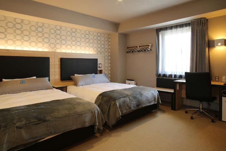 ツインルーム■25平米■140cmダブルベッド×2台■3〜4名で利用の場合はワンベッド2名利用