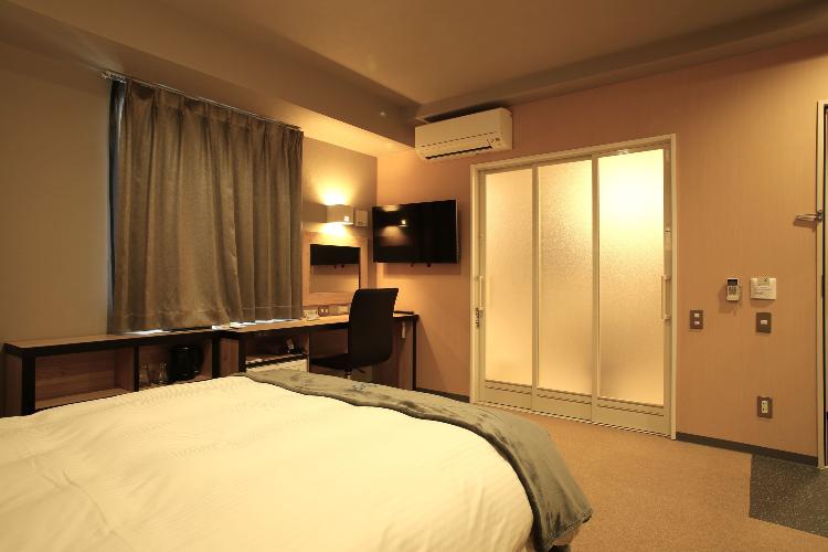 ユニバーサル■25平米■140cmダブルベッド■2名1室利用の場合は、ワンベッド2名利用