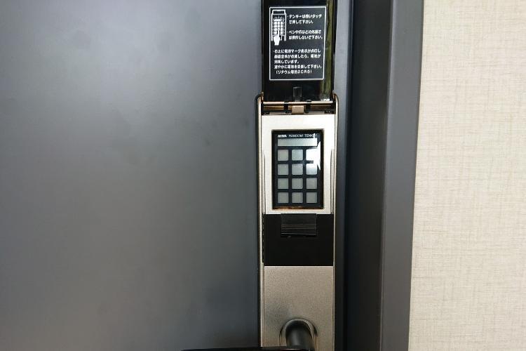 入口はセキュリティコードロック付き