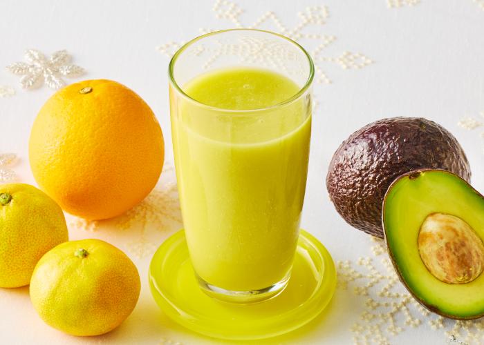 【みかんとアボカドのスムージー】みかんの酸味とクリーミーなアボカドが調和したカラダよろこぶスムージー