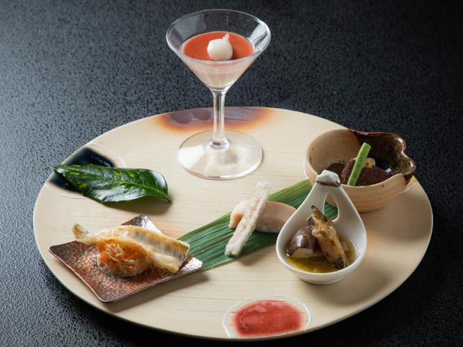 【2025冬】歓迎の一皿/エゾシカ肉や噴火湾産のチカ、ツブ貝などを使用した目にも楽しい一皿に