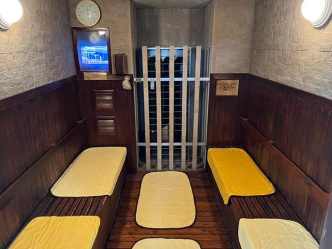 トルマリン鉱石入りサウナです。