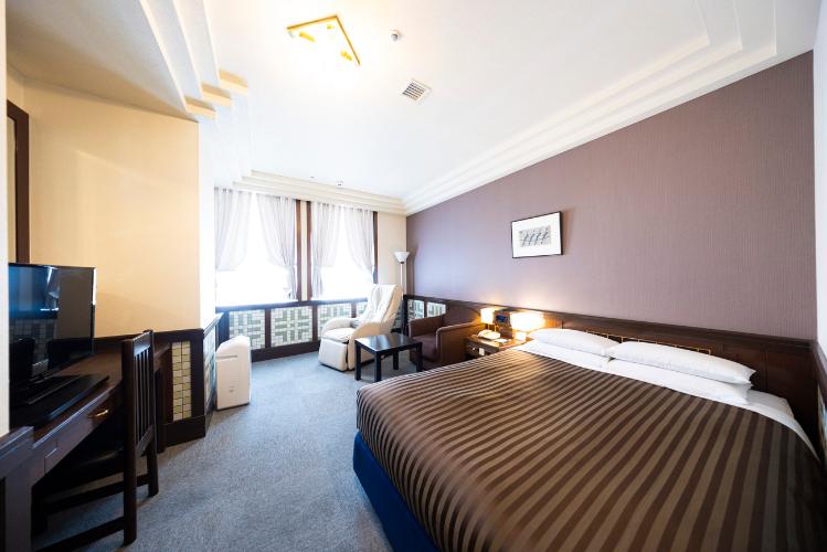 リクライニングダブル　22平米　ベッド幅140センチ