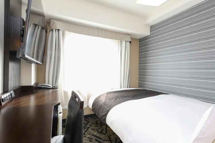 セミダブルルームルーム（広さ11平米/ベッド幅120cm）