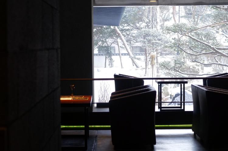 【ウォーターサイドカフェYUGEN】コーヒーやソフトドリンクを無料でご用意。景色を眺めながらどうぞ