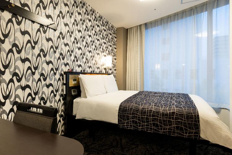 ダブルルーム　広さ：10平米 / ベッド幅：140cm×1台