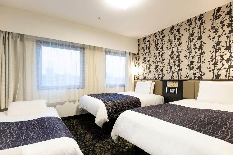 トリプルルーム　広さ：17平米 / ベッド幅：120cm×2台+エキストラベッド1台