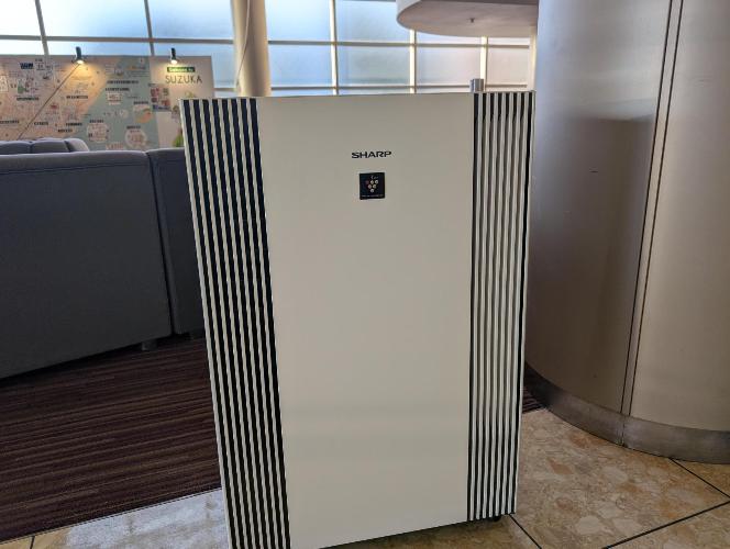 ロビー等の共用スペースに空気清浄機を設置しています。