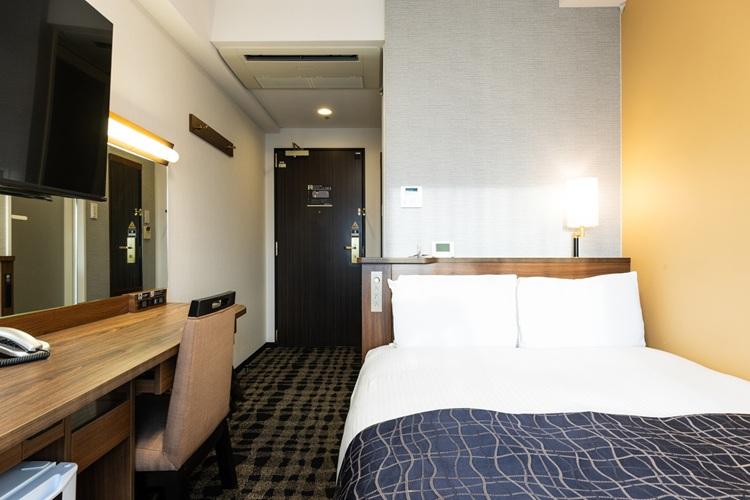 ダブルルーム　140ｃｍサイズのダブルベッドでゆったり！