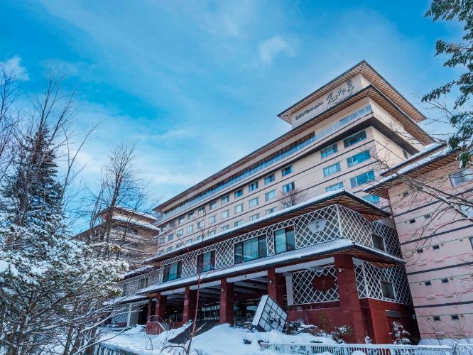 【冬】雪に包まれ、静かに佇む石水亭