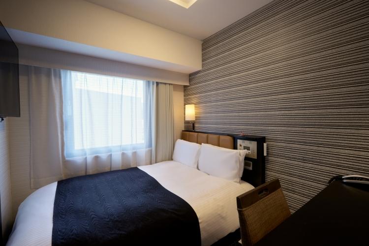 ダブルルーム（広さ11平米／ベッド幅140cm）