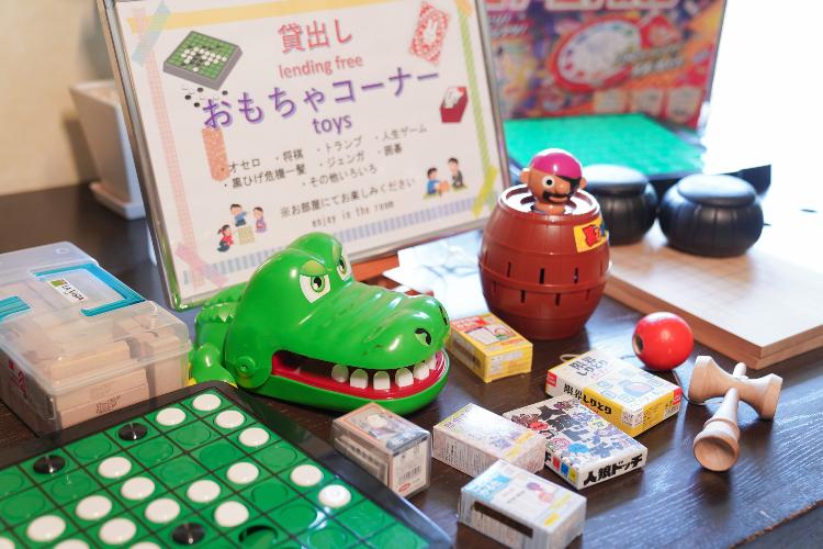 【お楽しみサービス】みんなで遊べるおもちゃコーナーをご用意。