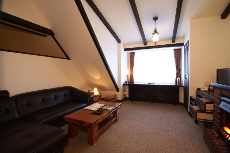 【マウントビューダブル/22平米】屋根裏風の客室で非日常感を満喫。