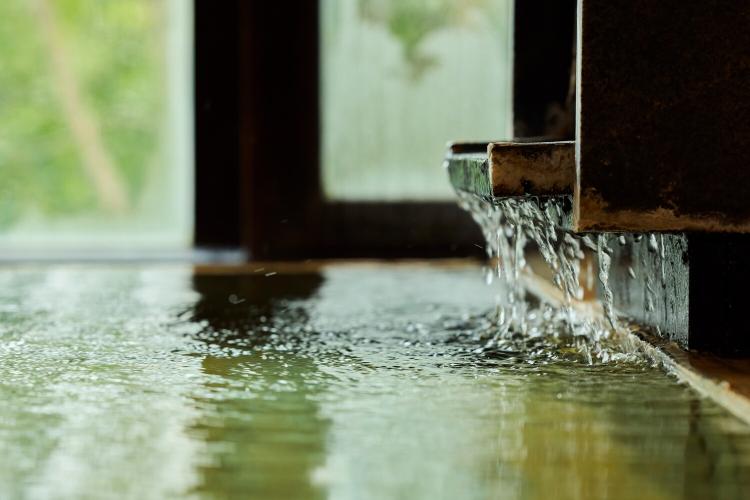 【大浴場/内湯】大雪山の自然を感じながら、「旭岳温泉」の湯を心ゆくまでご堪能ください。 