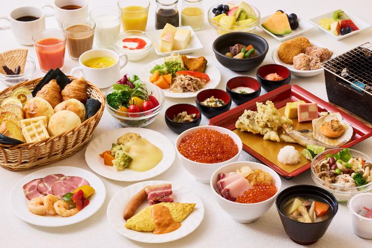 【朝食】北海道の食材を使用した種類豊富な和洋食バイキングをご用意。