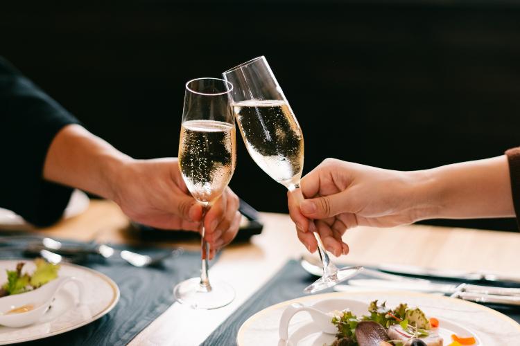 【本館1階/洋食レストラン-ノンノ-】適度なアルコールは食欲を促進させ、食事の時間を特別なものに。