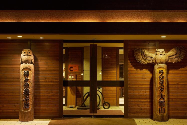 【1階/エントランス】ようこそ、優雅で安らぎに満ちた空間へ。