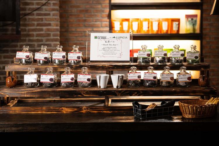 【お楽しみサービス】ロビーではルピシアの紅茶を好きなだけお楽しみいただける紅茶バルをご用意。