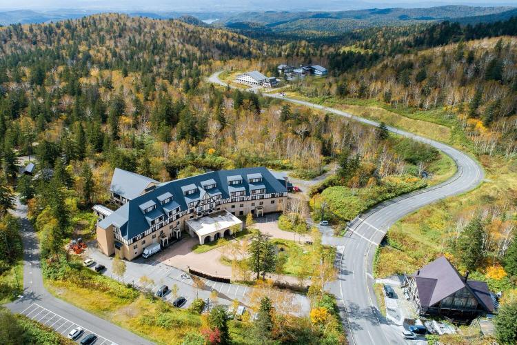 【外観/秋】ようこそ、神々の遊ぶ庭へ。