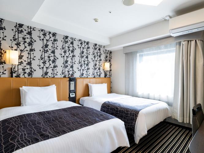 【ツイン】広さ14平米/ベット幅120cm×2台/ベッド下収納あり