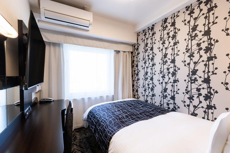 セミダブルルーム　広さ10平米 / ベット幅120cm×1台