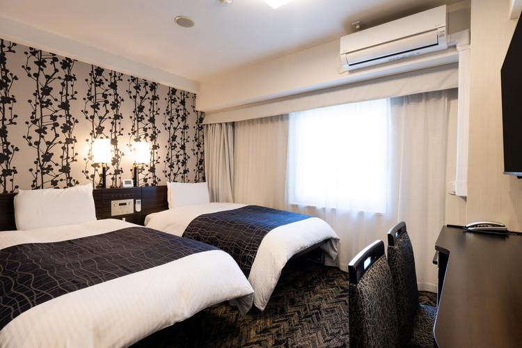 ツインルーム広さ15平米 / ベット幅110cm/2ベット