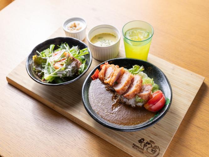 日替わり洋朝食（ザンギカレー）