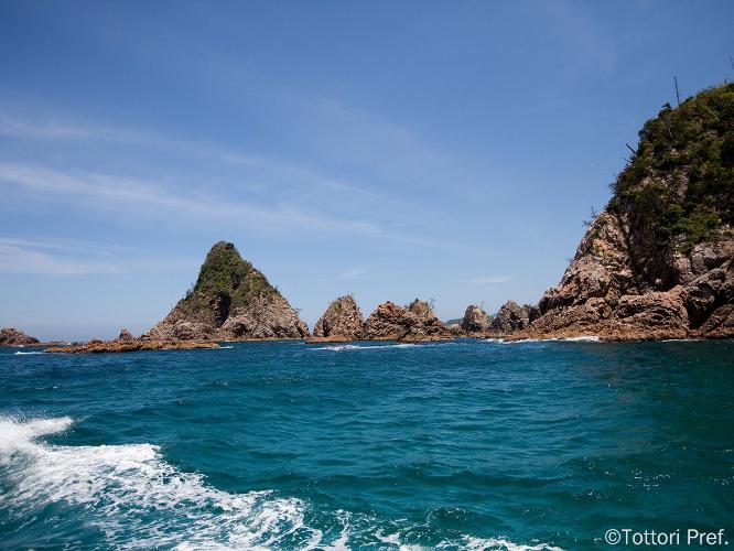 〇浦富海岸　＜当館より車で約70分＞