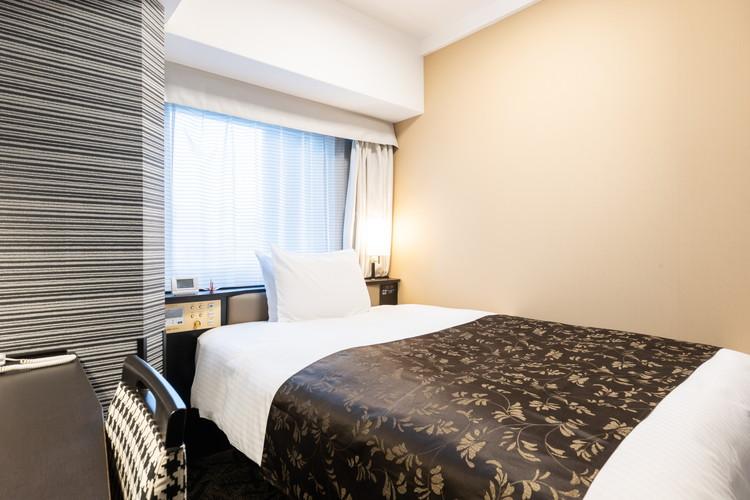 スタンダードルーム1名利用(広さ1平米/ベッド幅140cm)