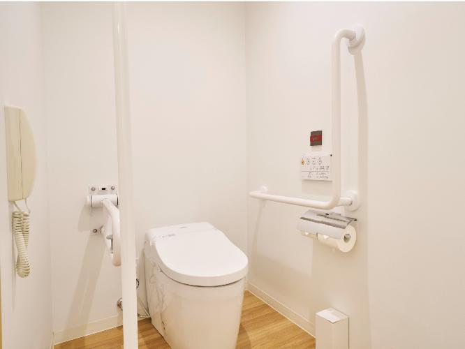 【トイレ・ユニバーサルルーム】