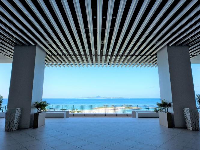 【昼景・メインエントランス】