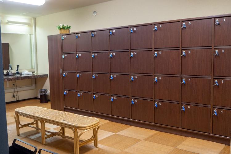 男性用の脱衣所です。タオル類はお部屋からお持ちください。