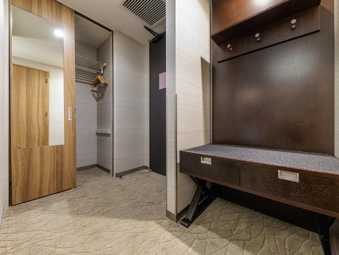 【桜島側スーペリアツインルーム 28.2平米/ベッド幅110cm】各フロア1室限定の桜島側スーペリアツイン。雄大な自然と南国の陽光を感じる広めの客室で、最大3名様まで利用可能です。