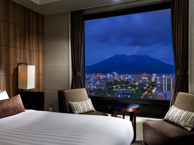 部屋から望む雄大な桜島