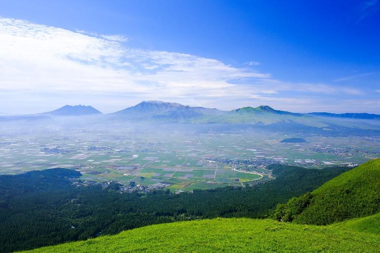 阿蘇五岳　写真提供：熊本県観光連盟