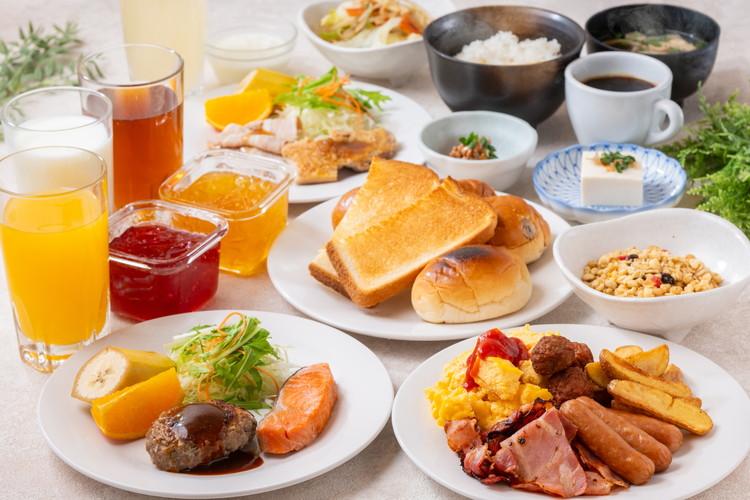 盛り合わせ一例【朝食】ご飯、味噌汁、ドリンク、おかず、パンおかわり自由<BR><BR>