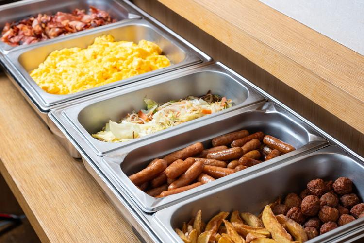 ビュッフェコーナー【朝食】種類豊富な料理をご用意しております！<BR><BR><BR>