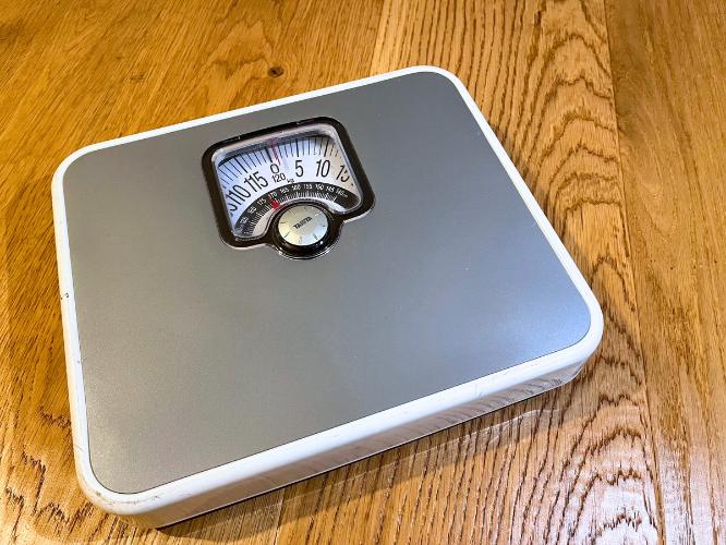 レディースルーム備品(2)体重計