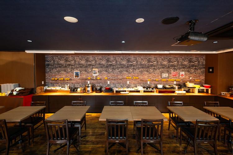 レストラン『ダイニング四季彩』店内