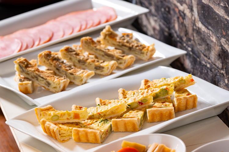 朝食ビュッフェ（60品目のラインナップ）
